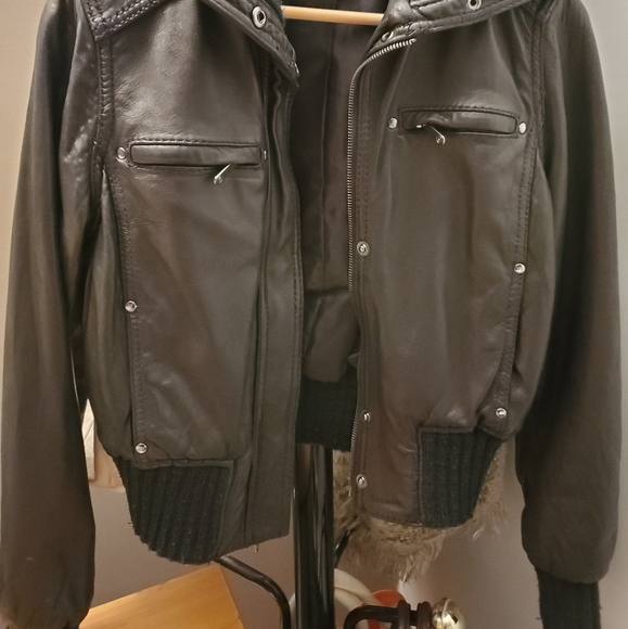 Leather jacket - Picture 2 of 5